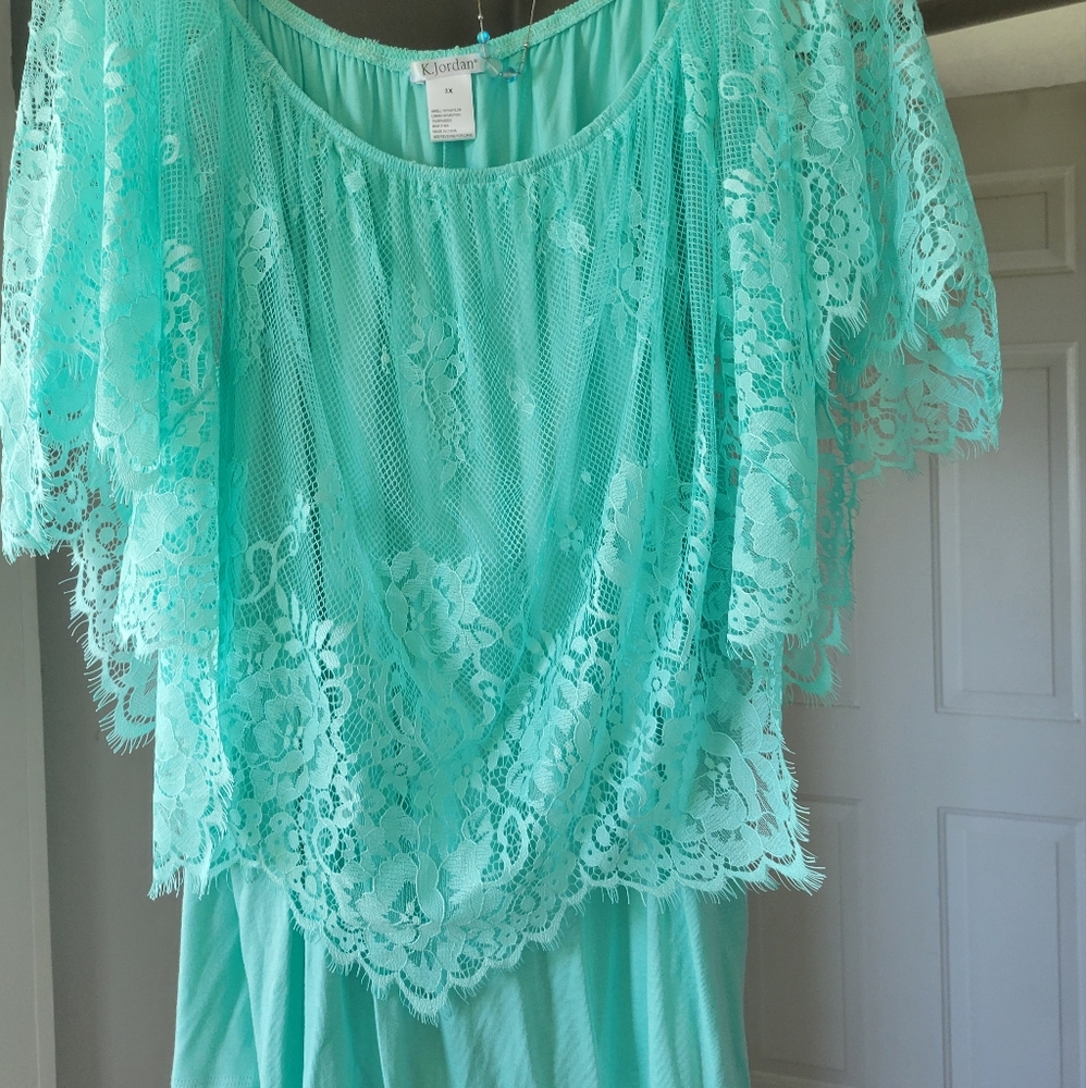 Sleeveless seafoam lace overlay top size 3x